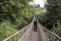 &uuml;ber die H&auml;ngebr&uuml;cke